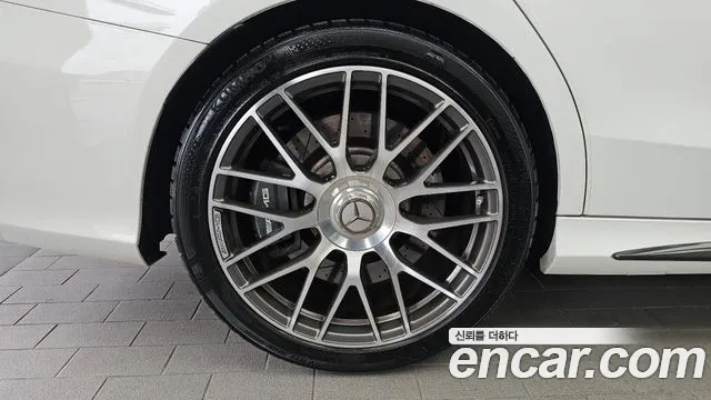 Mercedes-Benz C-Class 2018 thumb 8