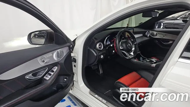 Mercedes-Benz C-Class 2018 thumb 12