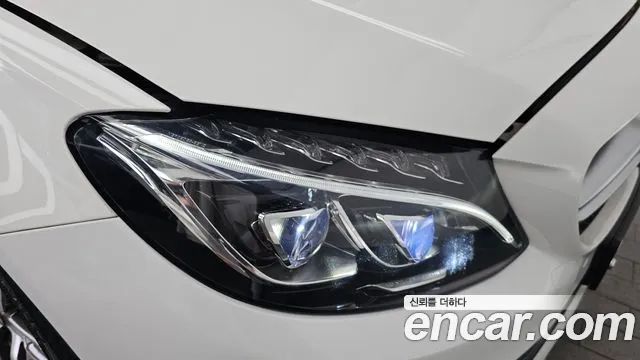 Mercedes-Benz C-Class 2018 thumb 5