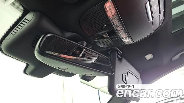 Mercedes-Benz C-Class 2018 thumb 10