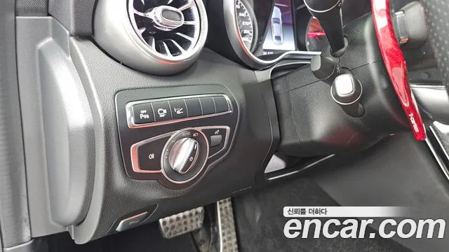 Mercedes-Benz C-Class 2018 thumb 9