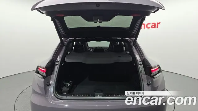 Porsche Macan EV 2025 thumb 2