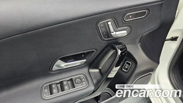 Mercedes-Benz A-Class 2020 thumb 12