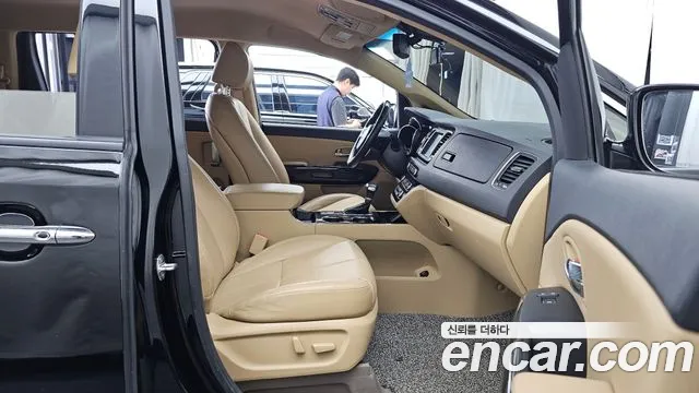 Kia Carnival 2018 thumb 7