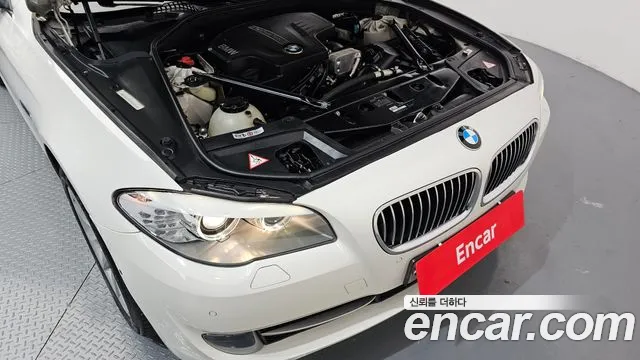 BMW 5 серии 2012 thumb 4