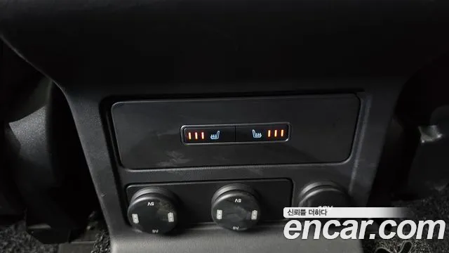 Jaguar F-Pace 2019 thumb 10