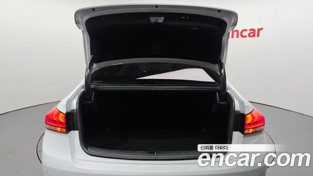 Genesis G80 2017 thumb 4