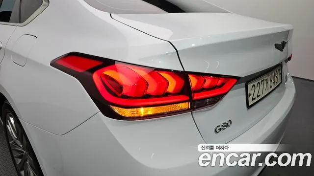 Genesis G80 2017 thumb 8
