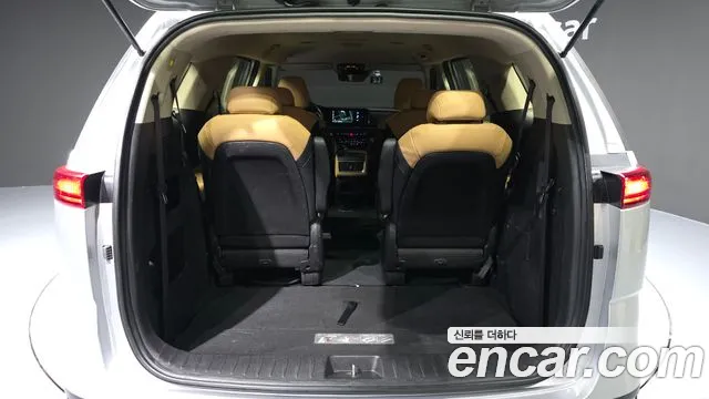 Kia Carnival 2021 thumb 3