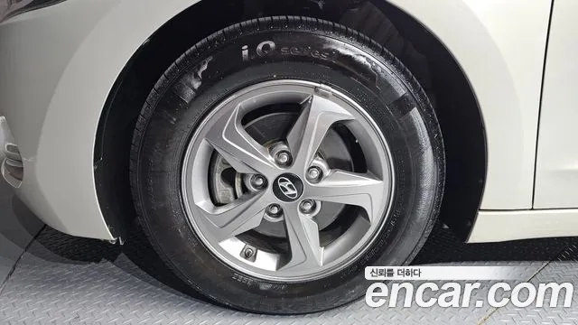 Hyundai Avante 2016 thumb 3