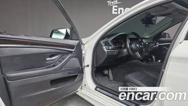 BMW 5 серии 2016 thumb 11