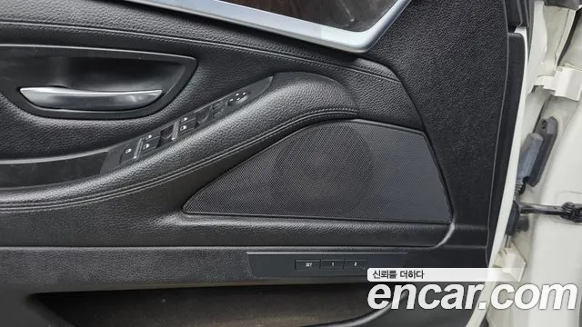BMW 5 серии 2016 thumb 9