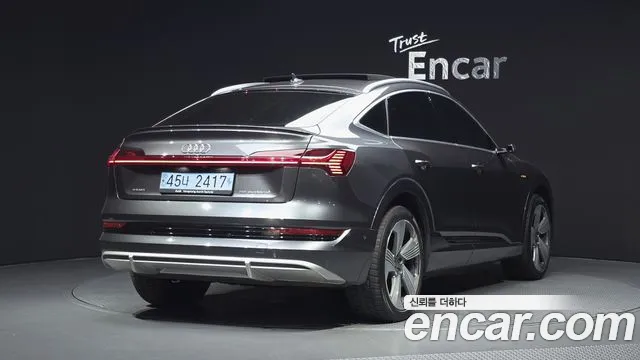 Audi e-tron 2022 thumb 3