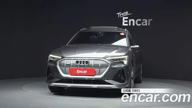 Audi e-tron 2022 thumb 10