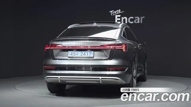 Audi e-tron 2022 thumb 11