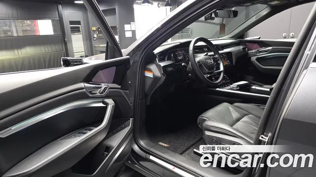 Audi e-tron 2022 thumb 5
