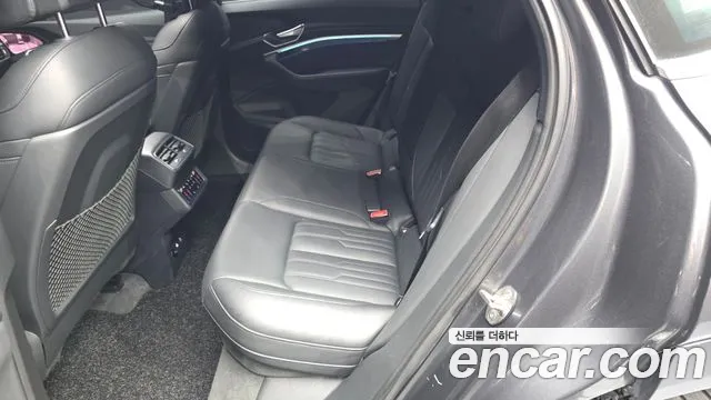 Audi e-tron 2022 thumb 2