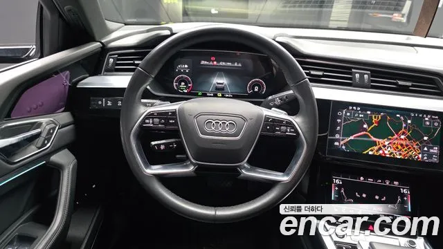 Audi e-tron 2022 thumb 12
