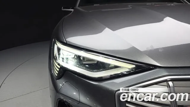 Audi e-tron 2022 thumb 8