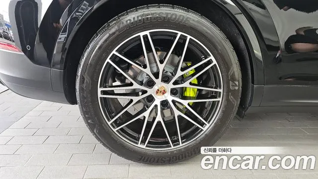 Porsche Cayenne 2025 thumb 4