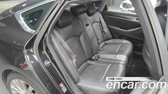 Genesis G80 2017 thumb 3