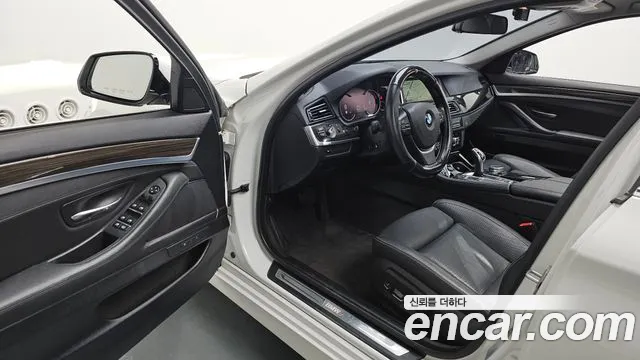 BMW 5 серии 2016 thumb 11