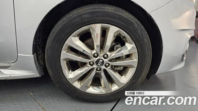 Kia Carnival 2014 thumb 10