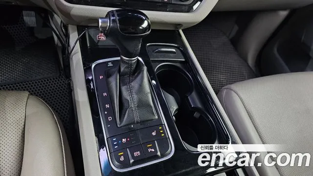 Kia Carnival 2014 thumb 4