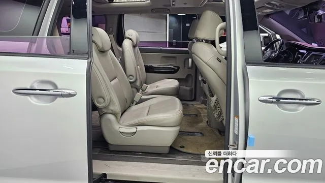 Kia Carnival 2014 thumb 11