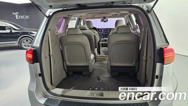 Kia Carnival 2014 thumb 6