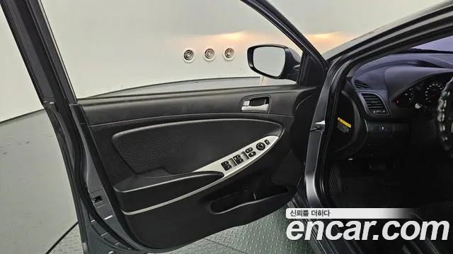 Hyundai Accent 2014 thumb 9