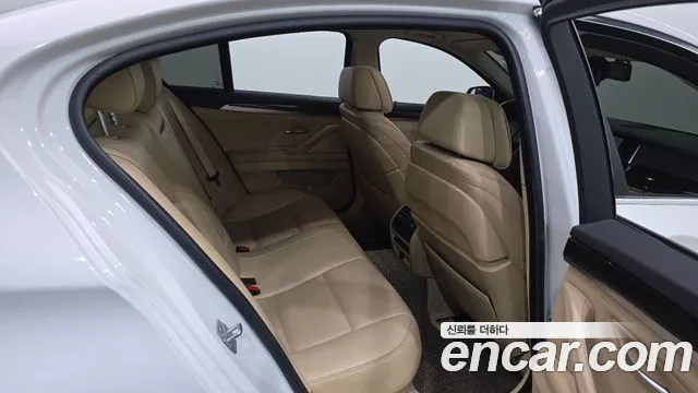 BMW 5 серии 2016 thumb 12