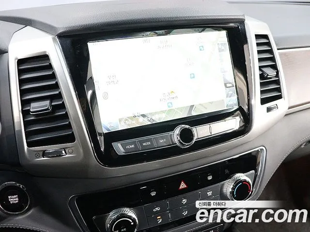 KGM Rexton 2018 thumb 11