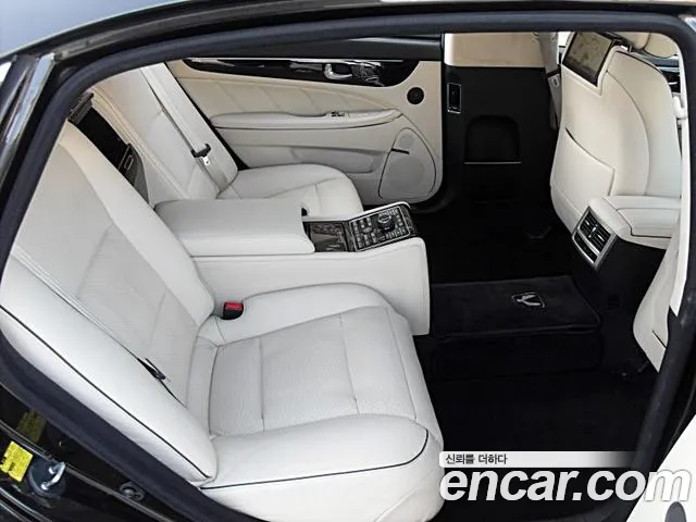 Hyundai Equus 2013 thumb 10