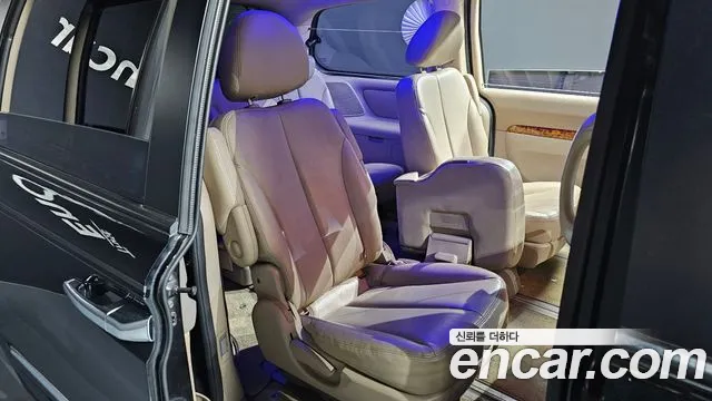 Kia Canival 2014 thumb 12