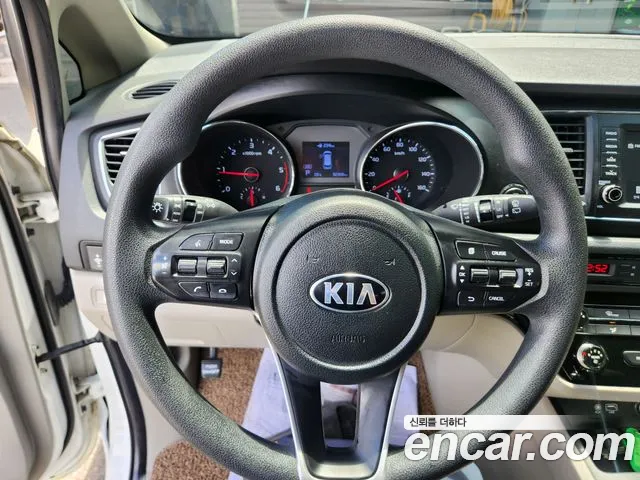 Kia Carnival 2019 thumb 4
