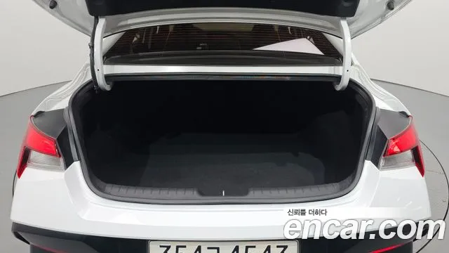 Hyundai Elantra 2023 thumb 9
