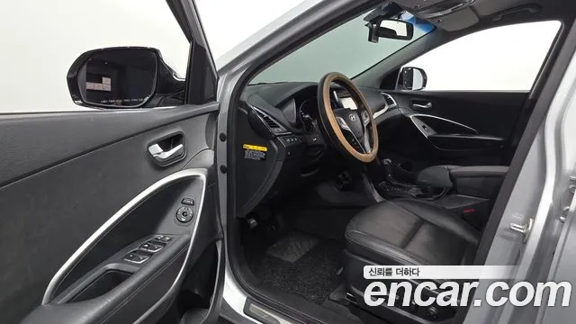 Hyundai Санта Фе 2015 thumb 10