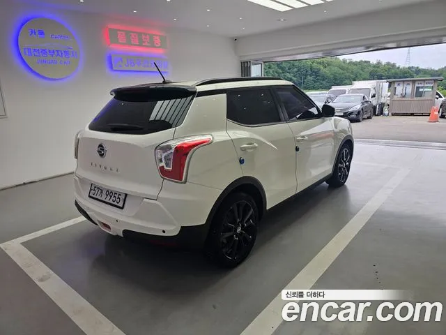 KGM Tivoli 2015 thumb 4