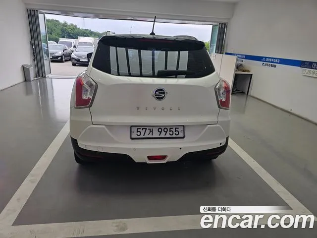 KGM Tivoli 2015 thumb 9
