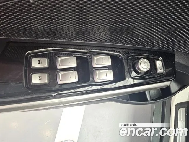 KGM Tivoli 2015 thumb 12