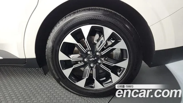 Kia Carnival 2023 thumb 8