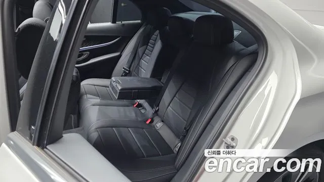 Mercedes-Benz E-Class 2022 thumb 4