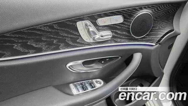 Mercedes-Benz E-Class 2022 thumb 5