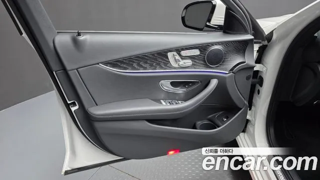 Mercedes-Benz E-Class 2022 thumb 7