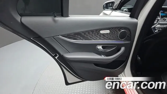 Mercedes-Benz E-Class 2022 thumb 2