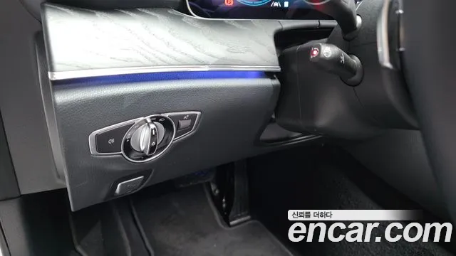 Mercedes-Benz E-Class 2022 thumb 3