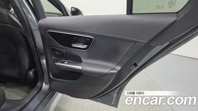 Mercedes-Benz C-Class 2022 thumb 8