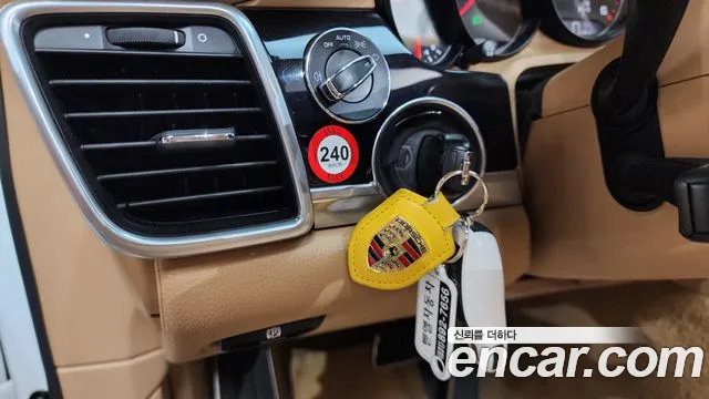 Porsche Panamera 2014 thumb 10