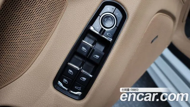 Porsche Panamera 2014 thumb 4